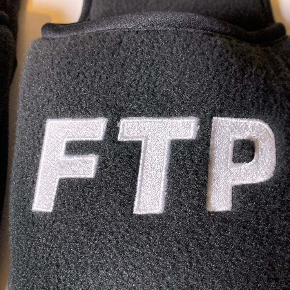 ❌SOLD❌ FTP Black logo house Slippers - Picture 3 of 7
